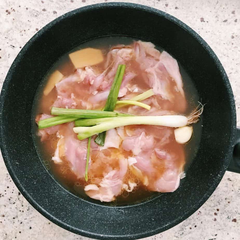 a picture of one-pot hainan chicken rice