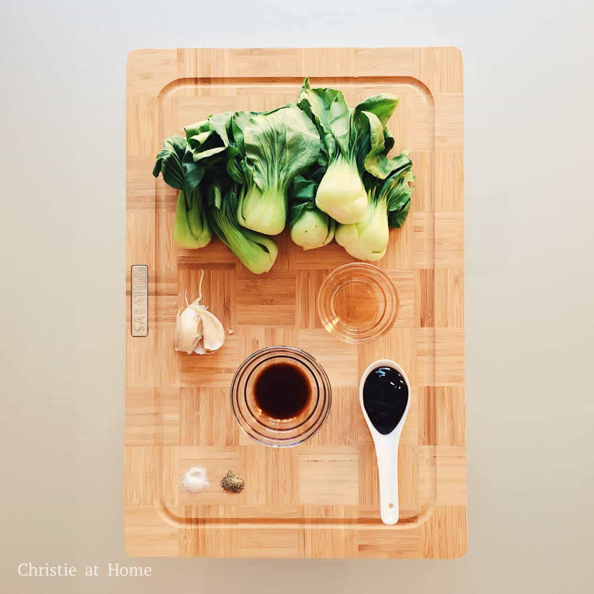 ingredients to make steamed garlic bok choy
