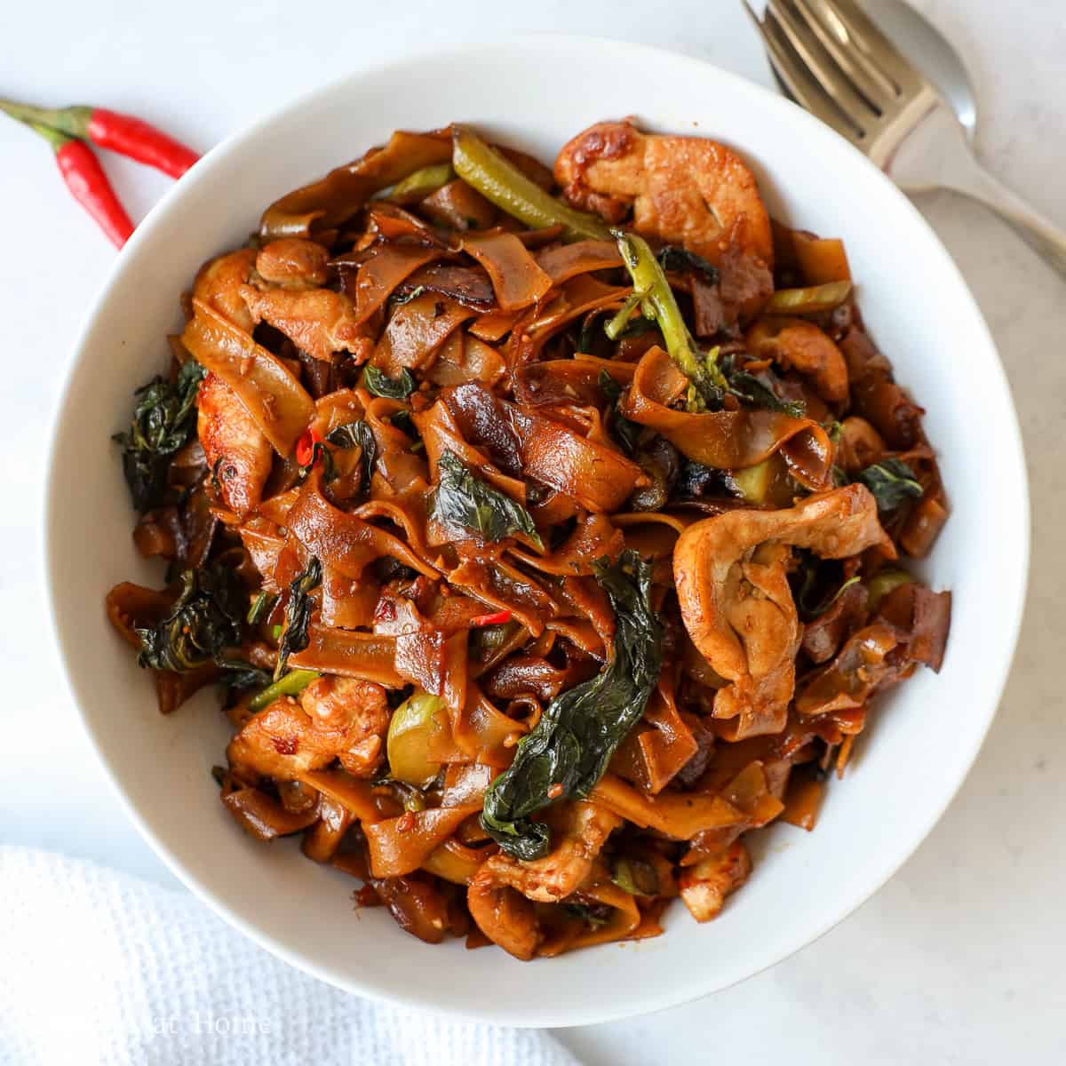 featured image of thai drunken noodles in roundup