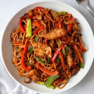featured image of hoisin chicken noodles