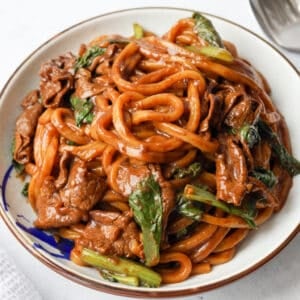 featured image of black pepper beef udon