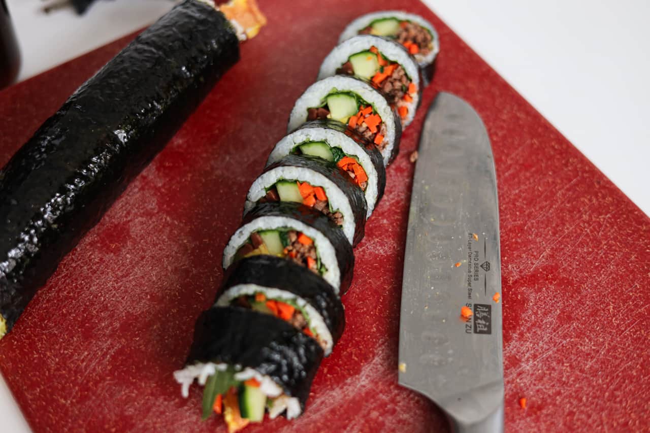 slice kimbap into pieces