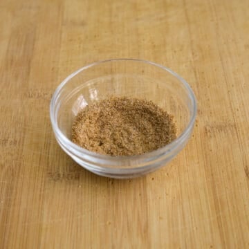 In a small bowl, combine dry rub mixture ingredients as listed above and set aside.