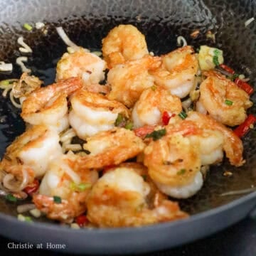 Add the cooked shrimp, followed by sugar, fish sauce, and sesame oil in order. Toss until evenly coated, about 15-30 seconds. Remove from the heat.