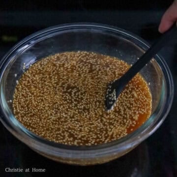 In a small bowl, combine the sauce ingredients as listed and set aside.