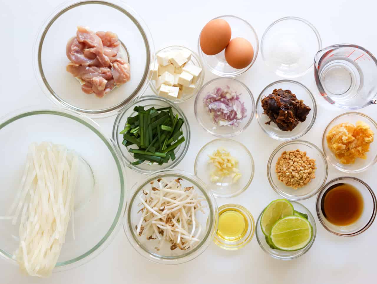 ingredients to make chicken pad thai