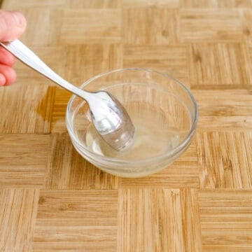 First preheat the oven to 450 F. In a small bowl, combine rice vinegar, salt and sugar and mix until dissolved. This is your rice seasoning liquid.