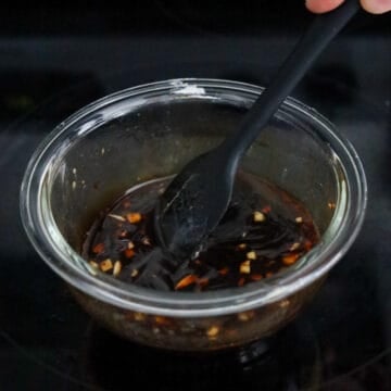 In a small bowl, mix together the sauce ingredients and set aside.