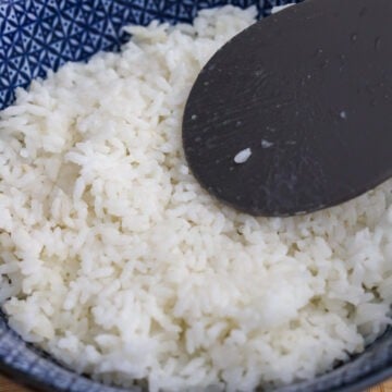 serve cooked rice into a large bowl (about 7 inches wide) and flatten the rice across evenly with a rice paddle.