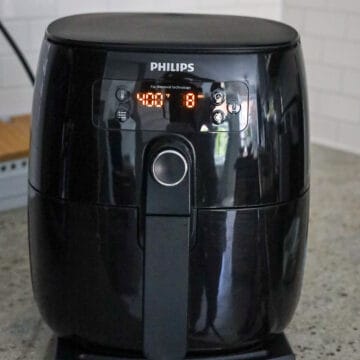 air fry wings for 16 minutes flipping over halfway and spraying oil on the wings at the 8 minute mark or deep fry for 8 minutes in total, flipping over at the 4 minute mark