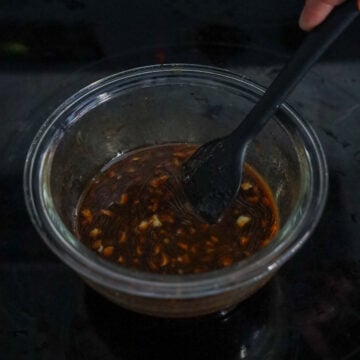 In a small bowl, combine sauce ingredients as listed above. Set aside.Â