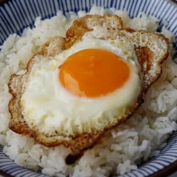 Place the fried egg over top of buttered rice.