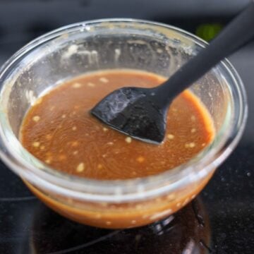 In a small bowl, combine sauce ingredients as listed above and set aside.