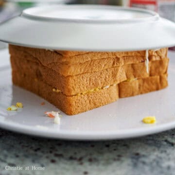 Place a heavy plate on top of the sandwich to press it down or tightly wrap it in plastic wrap for 5 minutes.