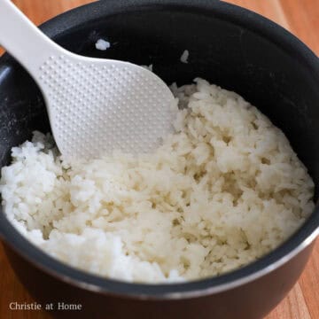 Transfer hot cooked short-grain rice into a large bowl and season with salt with a rice paddle. Cover and set aside. (If you're using leftover cold rice, cover and microwave it for 2-3 minutes prior to seasoning).