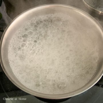 In a small pot, whisk together the lychee juice and agar agar powder. Bring this to a boil for 60 seconds and then turn off the heat. Cover and keep this on the heat source so it doesn't solidify.