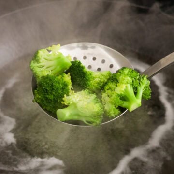 In a large pan filled halfway with water, bring to a boil over medium high heat. Blanch broccoli florets until vibrant green, about 2-3 minutes. Remove broccoli with a slotted spoon or strain in a colander. Set aside.