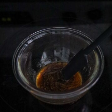 In a small bowl, mix sauce ingredients until combined and set aside.