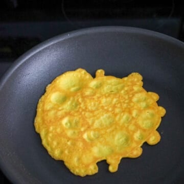Separate egg yolks from egg whites in two separate bowls. Beat the egg yolks and egg whites separately. In a pan set on low medium heat, lightly grease it with oil and paper towel. Pour in yolk mixture and let it set into a thin pancake. Fry on both sides until cooked, a couple minutes in total. Repeat this for egg white mixture.