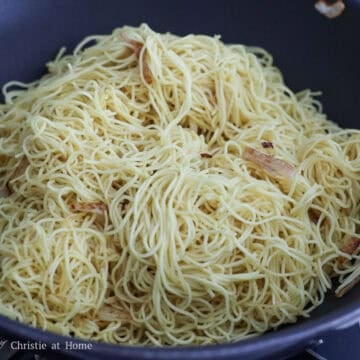 Add noodles with remaining vegetable oil and toss together.