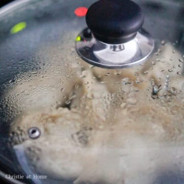 Cover with a lid and cook for 12-13 minutes. 