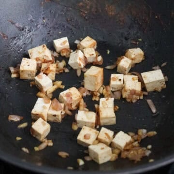 Add 2 teaspoon of vegetable oil into the pan. Fry shallots and garlic for 20-30 seconds. Add diced tofu and stir fry for 1-2 minutes.