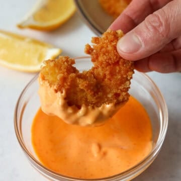 Crispy panko shrimp served with a side of dipping sauce made from Japanese mayo and sriracha.