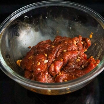 Marinate the beef with marinade ingredients for 15 minutes.
