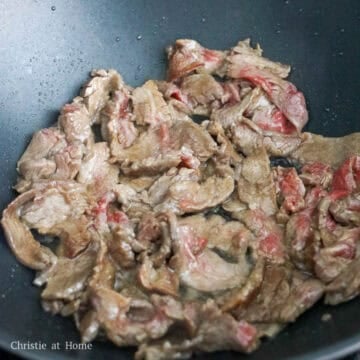 Fry marinated beef until 95% cooked.