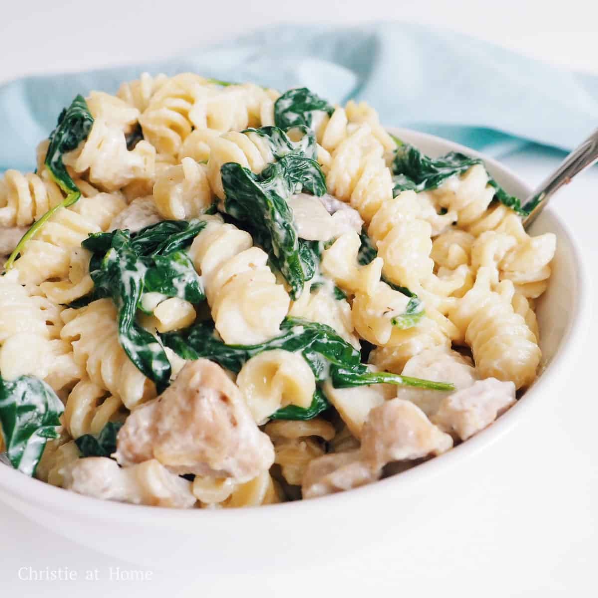 Creamy Chicken Spinach Mushroom Pasta