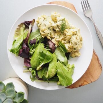 Cook for another 30-60 seconds, they should still look moist but not runny. Immediately transfer to a serving plate. Season with salt and pepper. Garnish with more dill if desired. Enjoy!