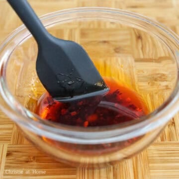 In a small bowl, combine spicy sauce ingredients as listed above and set aside.