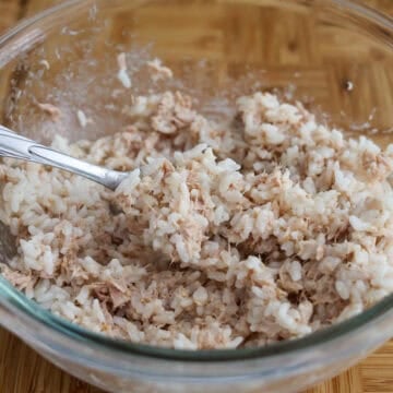 mix rice with other ingredients except Korean seaweed seasoning
