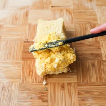 fill bread with egg salad
