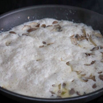 Mix in oyster sauce, garlic powder, black pepper and heavy cream. Increase to medium high heat and simmer for 3 minutes.