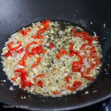 Fry the garlic, red chilis and shallots in oil for 30 seconds.