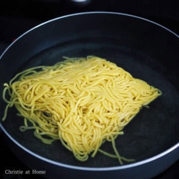 Bring a large pan filled halfway with water to boil on high heat. Blanch noodles for 30 seconds or just until loosened.