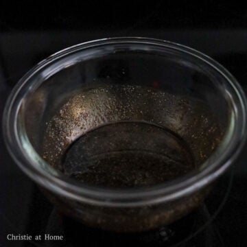 In a small bowl, combine sauce ingredients and set aside.