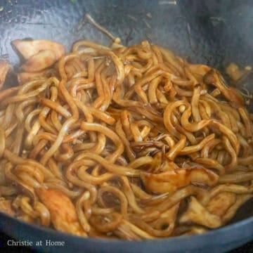 Toss in strained udon noodles and noodle sauce. Mix well.