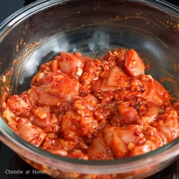 Dice chicken thighs into bite size pieces, about 1.5-inch wide. Then transfer chicken pieces to a large bowl. In a small mixing bowl, combine Sauce ingredients and pour on top of chicken. Marinate the chicken in the sauce for 10-15 minutes.