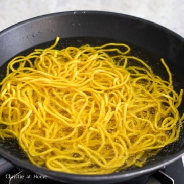 In a large pan or wok filled two-thirds of the way with water, bring to a boil on high heat. Blanch lo mein noodles for 45 seconds or until loosened. Strain the noodles in a colander and set aside.