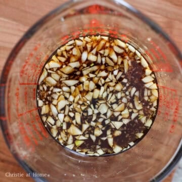 In a small bowl or measuring cup, combine the sauce ingredients as listed above. Mix until the sugar has fully dissolved. Set aside.Â