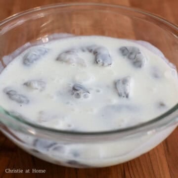 In a medium bowl with peeled and deveined shrimp, add buttermilk. Let the shrimp soak in the buttermilk for at least 10 minutes to tenderize it.