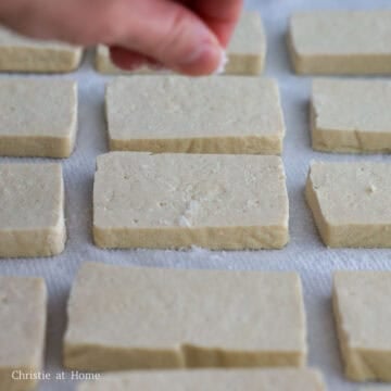 Then evenly sprinkle salt on top of the tofu. Set aside for 10 minutes to remove excess moisture.