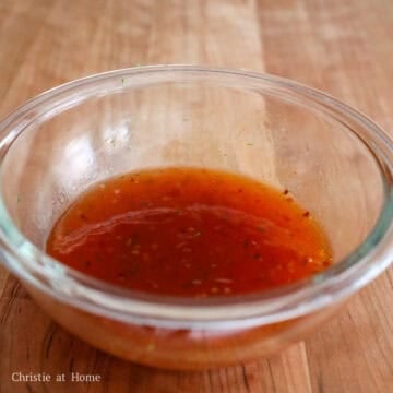 In a small bowl, combine the sauce ingredients as listed above. Set aside.