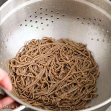 Strain and rinse the cooked noodles with cold running water until cold. Then drain and shake out as much excess water in the noodles as possible.