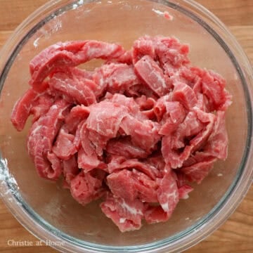 In a large bowl, marinate sliced flank steak with the marinade ingredients as listed above for 20-25 mins.